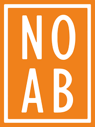 Een oranje bord met de tekst 'geen ab' in witte letters