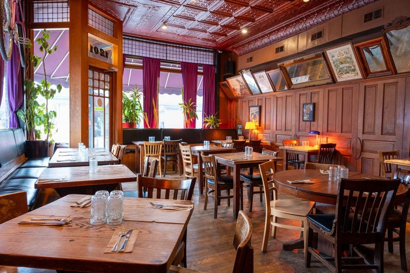 The Weary Traveler dining room