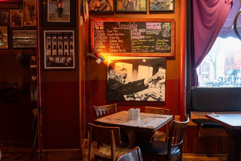 The Weary Traveler dining room