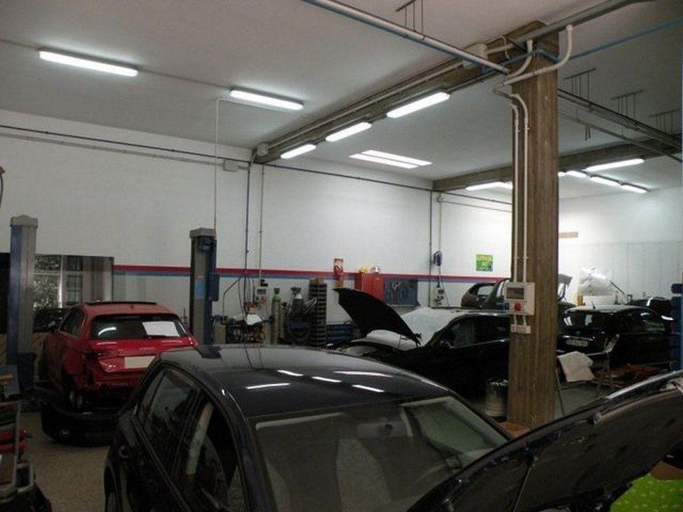 officina per riparazione carrozzerie