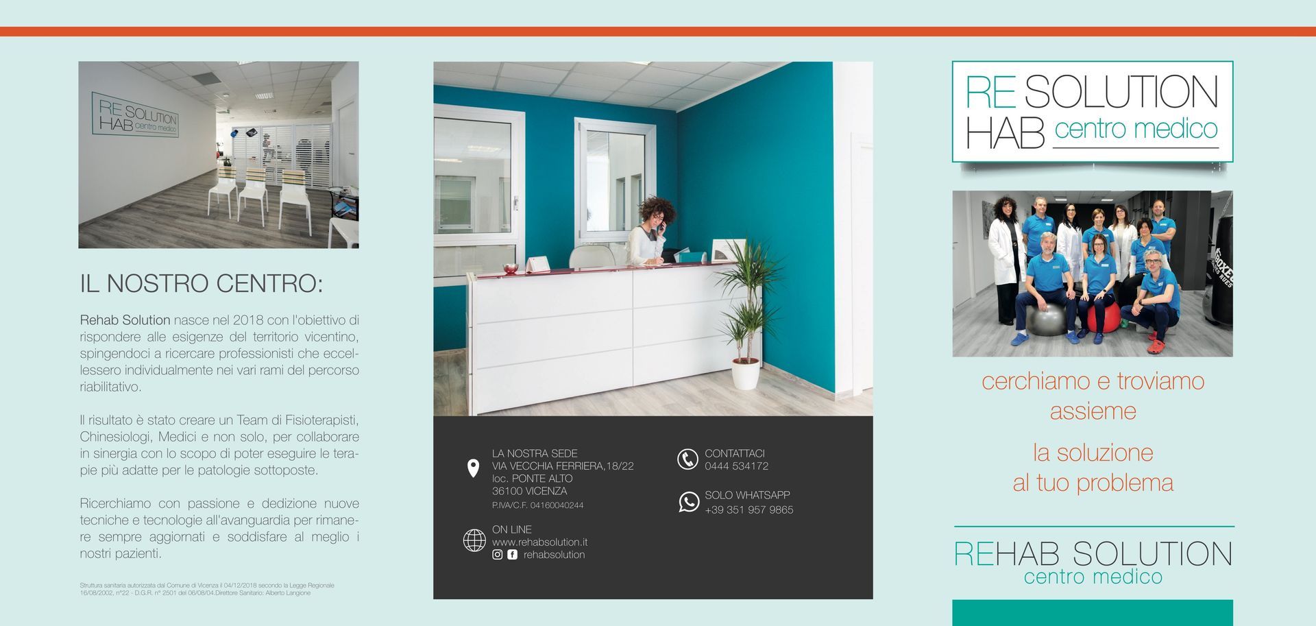 Una brochure per uno studio dentistico con una donna seduta alla scrivania.