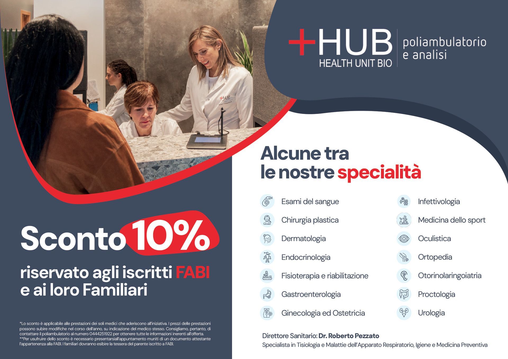 Una brochure per uno studio dentistico con una donna seduta alla scrivania.