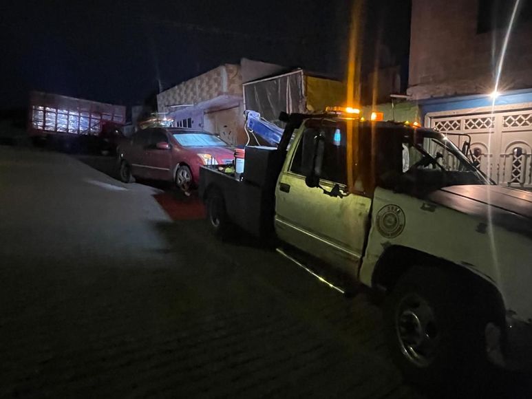 Grúa de asistencia vial en operación