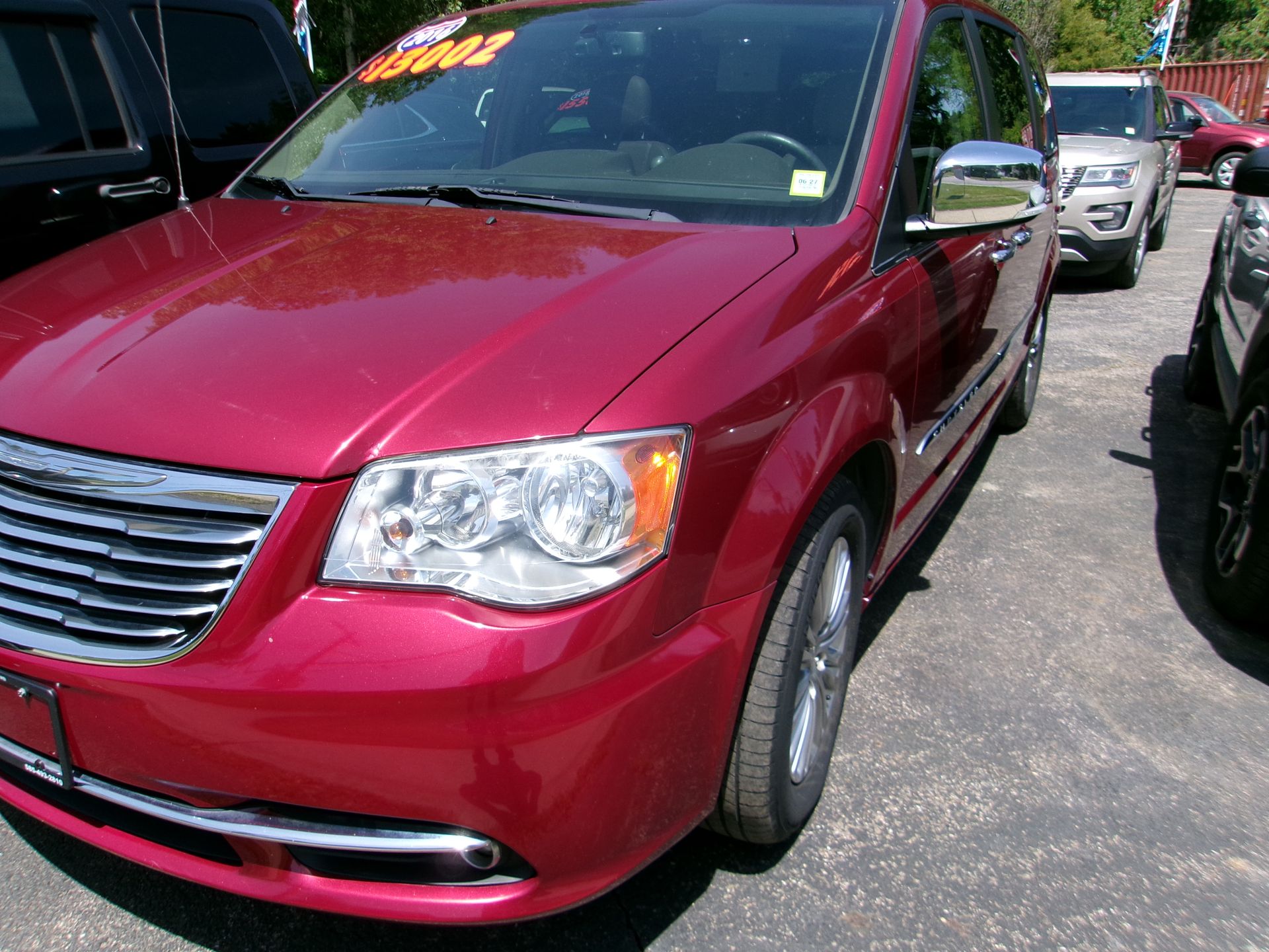 2016 Chrysler Town & Country Anniversary Edition's photo