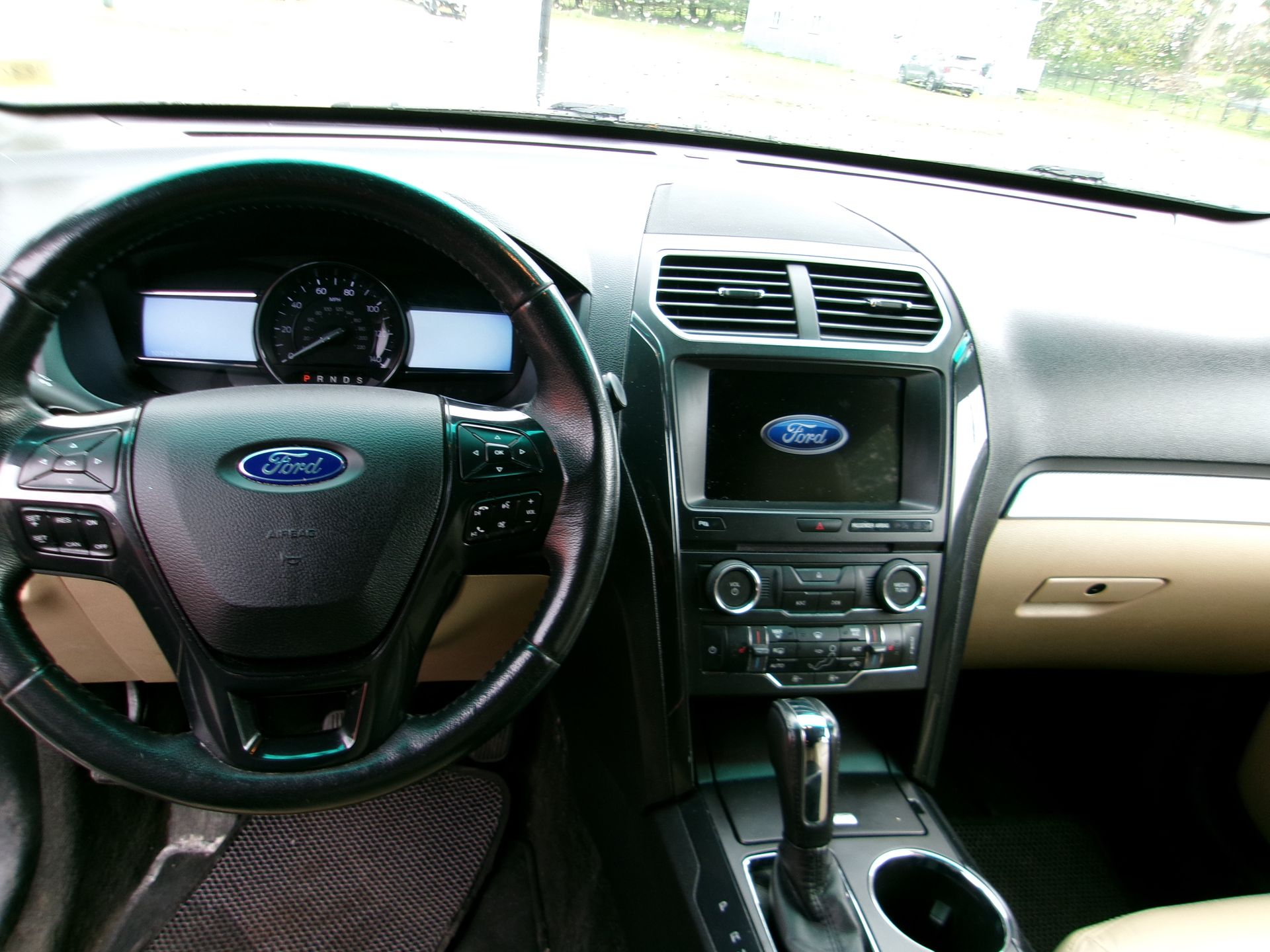 2017 Ford Explorer XLT - Photo 6