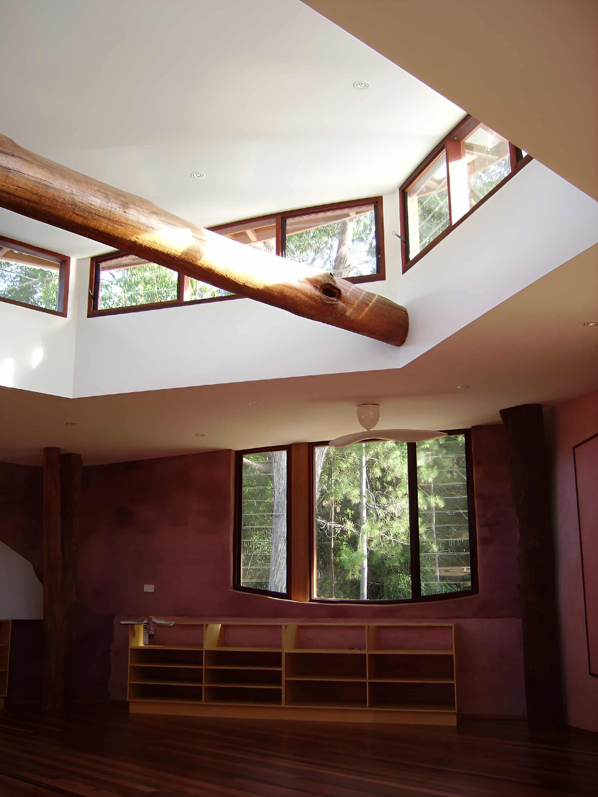 A Room With a Wooden Beam in the Ceiling โ D.J. Decks in Sapphire Beach, NSW