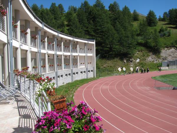 Alloggio e ristorazione di alta qualità Summit Volley Camp offre alloggi di alta qualità, con camere confortevoli e ben arredate. La ristorazione è altrettanto eccellente, con menu sani e nutrienti che soddisfano le esigenze nutrizionali degli atleti in formazione.