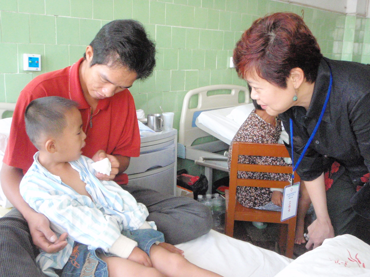 Dr Catherine Lee visiting a young patient