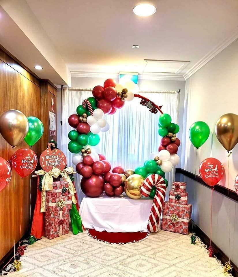 Christmas Balloon Display With Wreath, Presents, and Gold, Green, Red Balloons — Creative Events Innisfail in Mission Beach, QLD