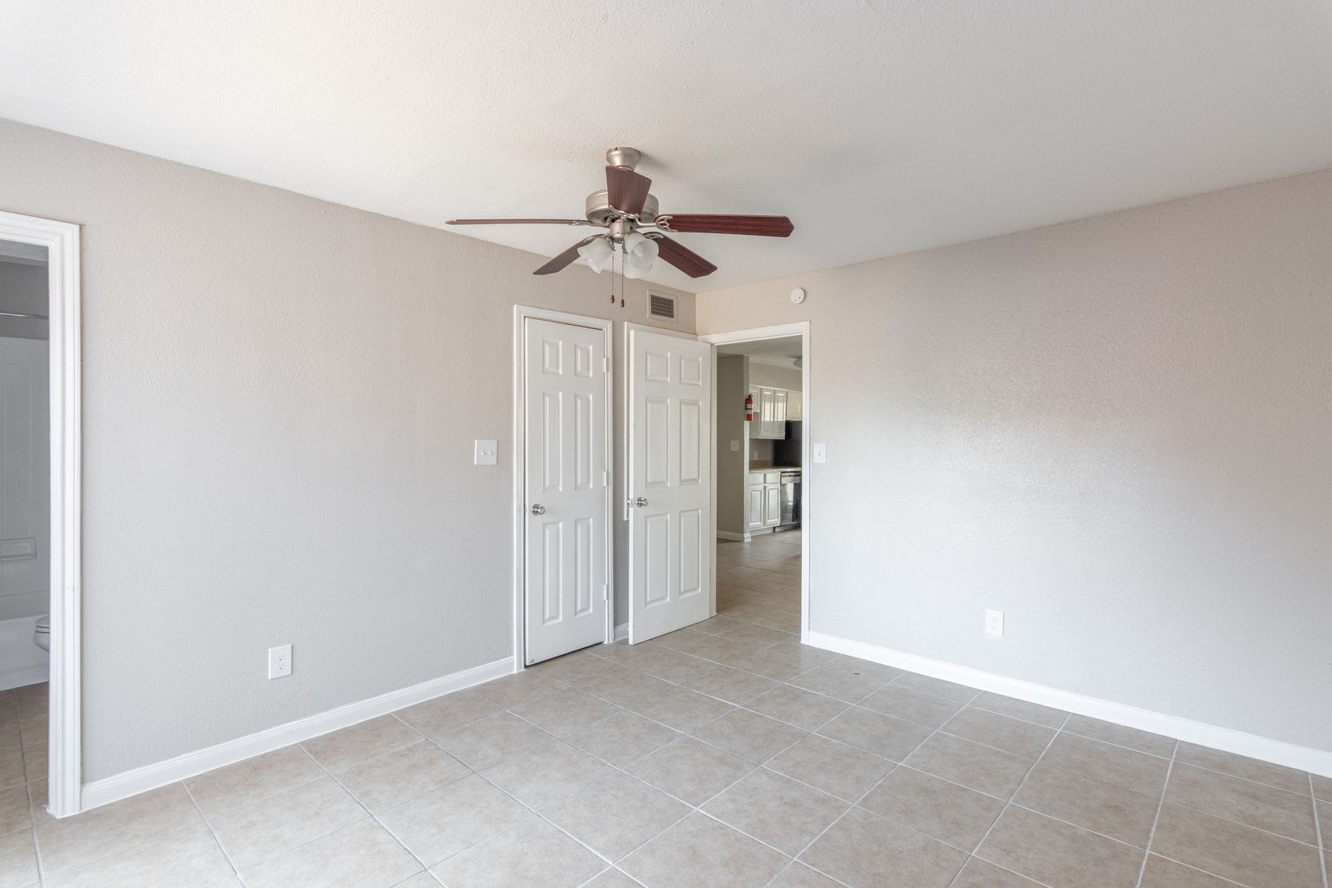  Bedroom in Rockridge Station 