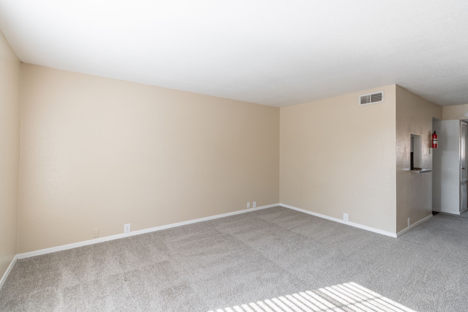 Living Room with carpet at Rockridge Station 855 Greens Rd, Houston, Tx 77060