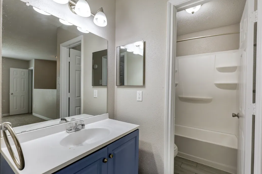 crescent at cityview bathroom
