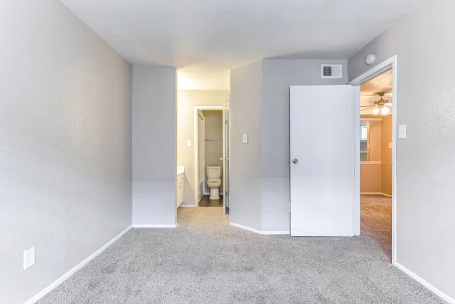 Village 2 bedroom / bathroom