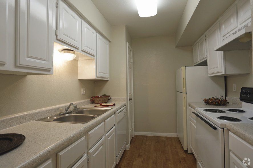 Serena Oaks Apartments 