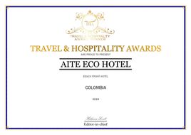 Certificado de los Travel & Hospitality Awards para el AITC Eco Hotel, con borde dorado y azul.