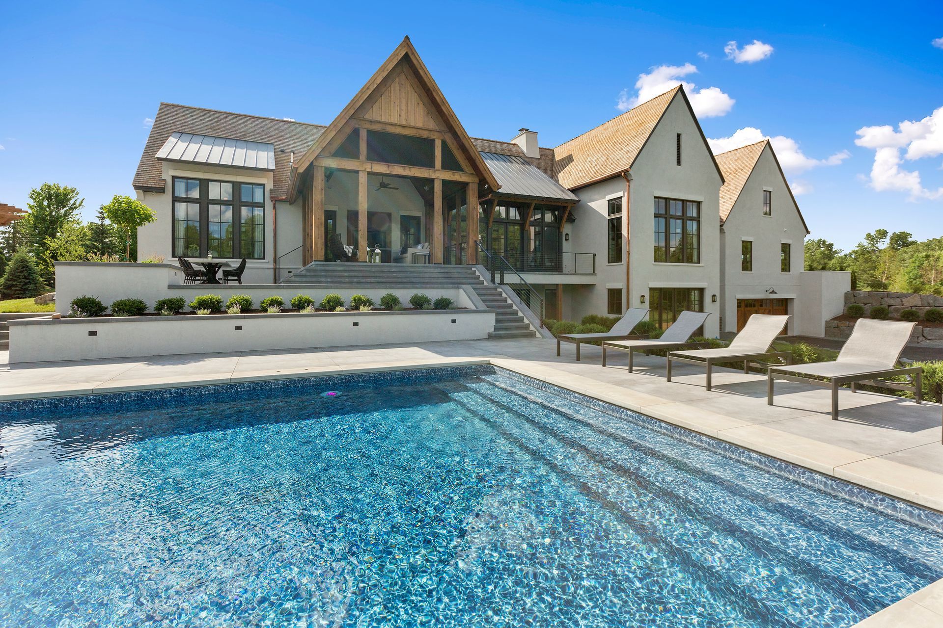 Choosing the Right Roofing Contractor in Nashville: 7 Red Flags to Avoid