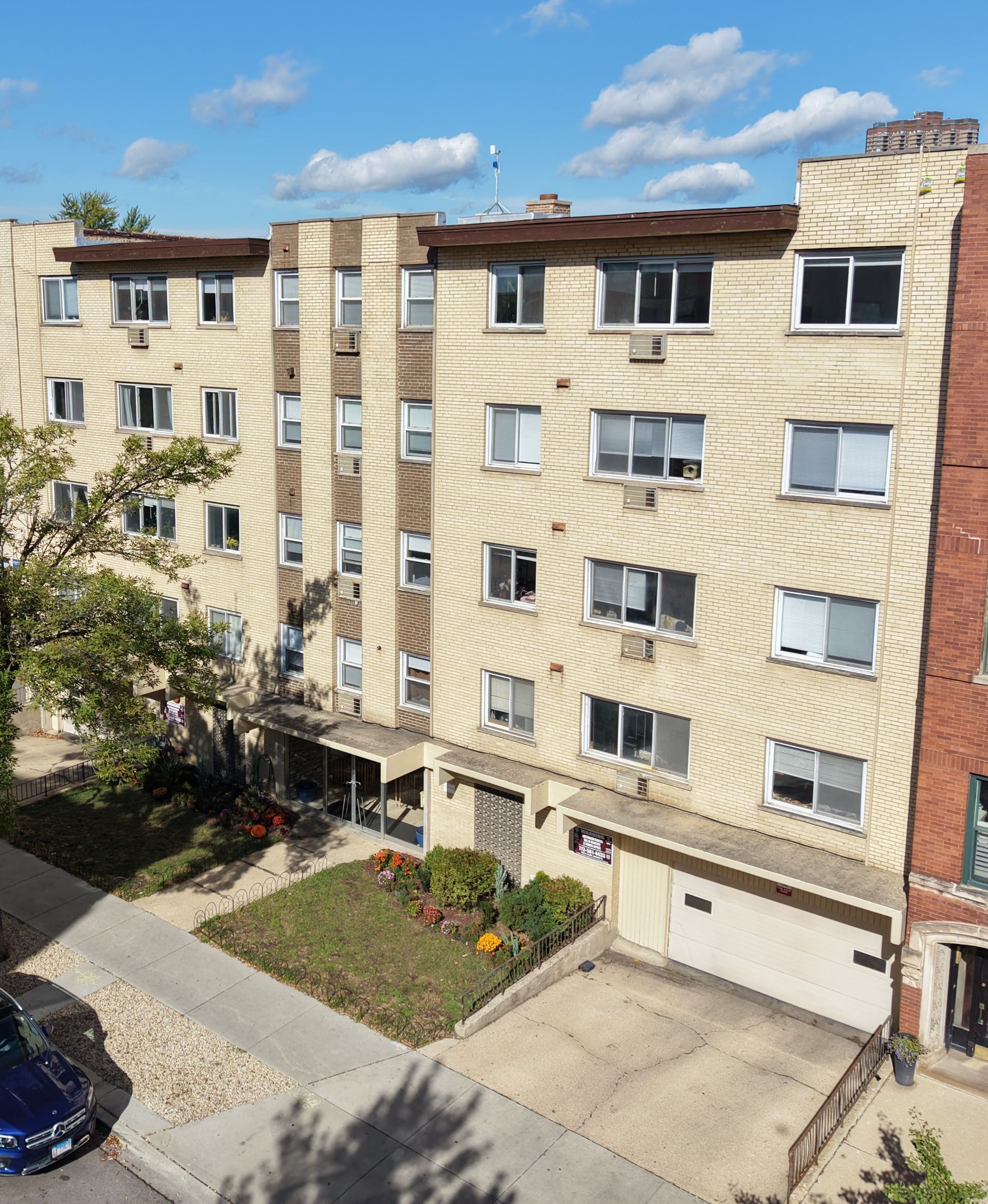 520 W Aldine Avenue