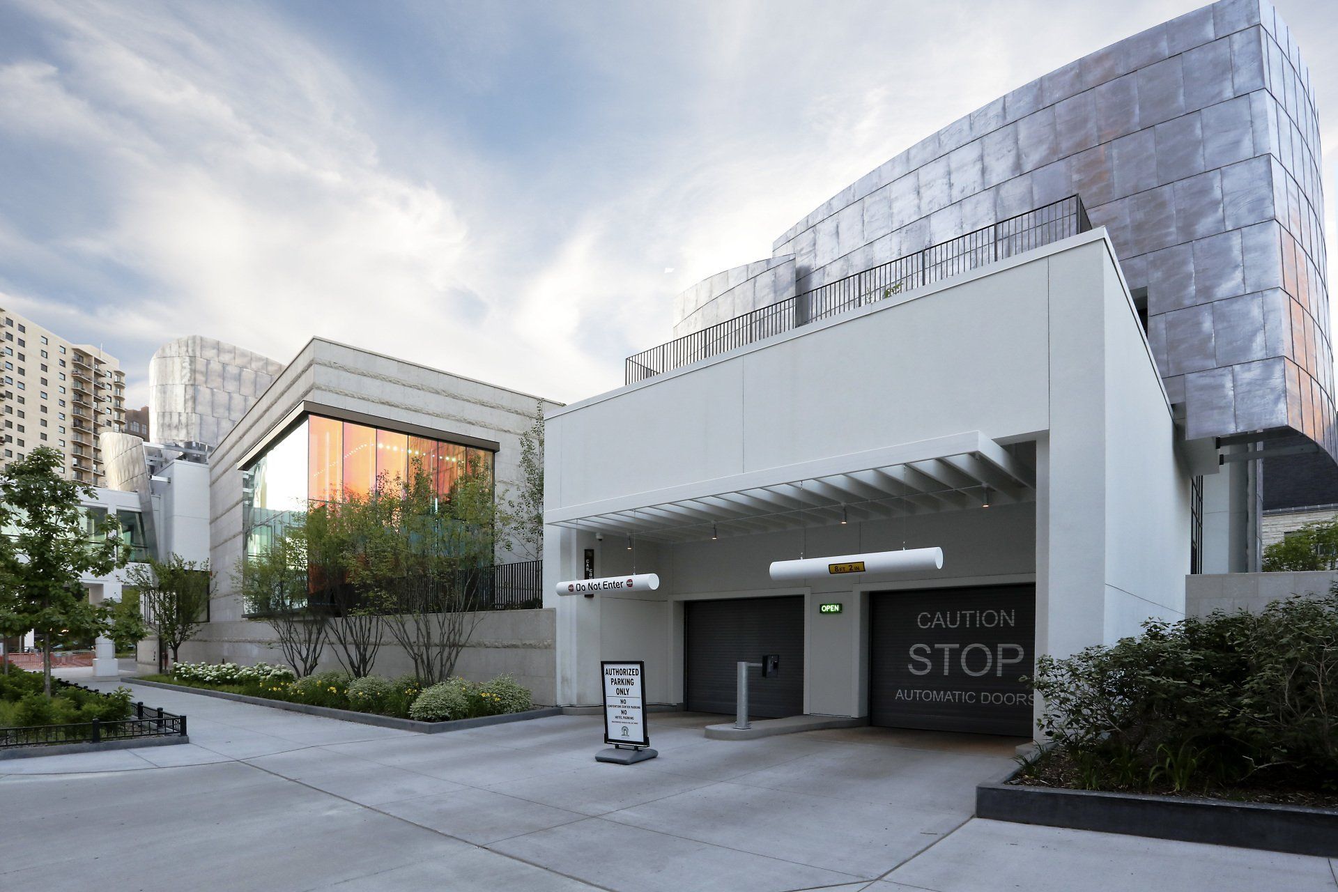 A building with a sign that says stop on it