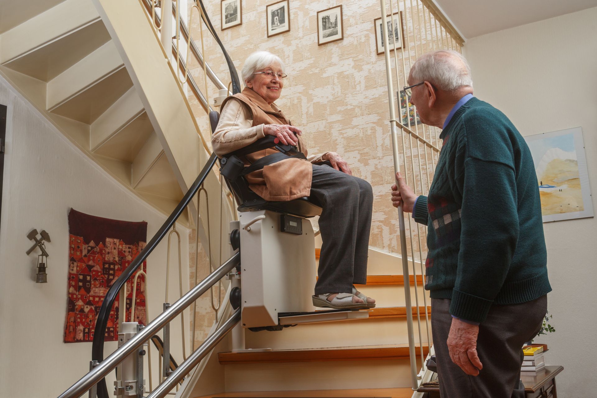 Treppenlifte unterstützen die 24h Pflege zuhause