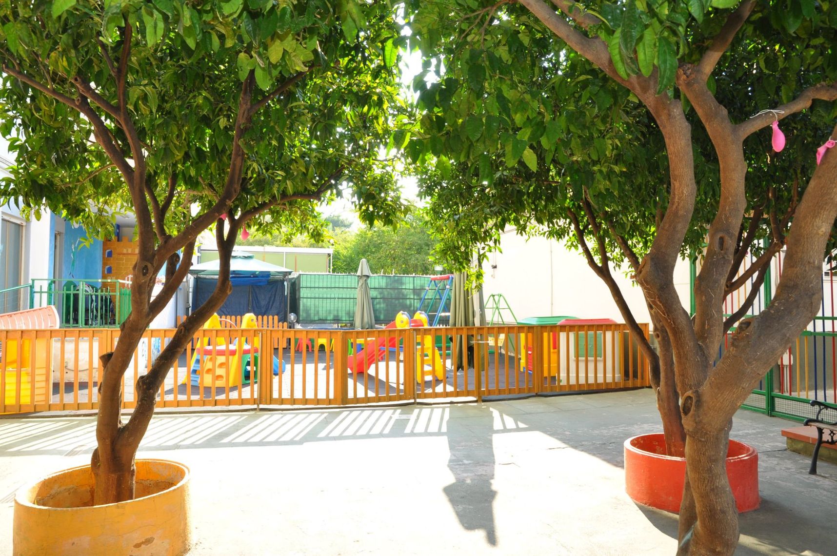 Scuola materna a Palermo con parco esterno.