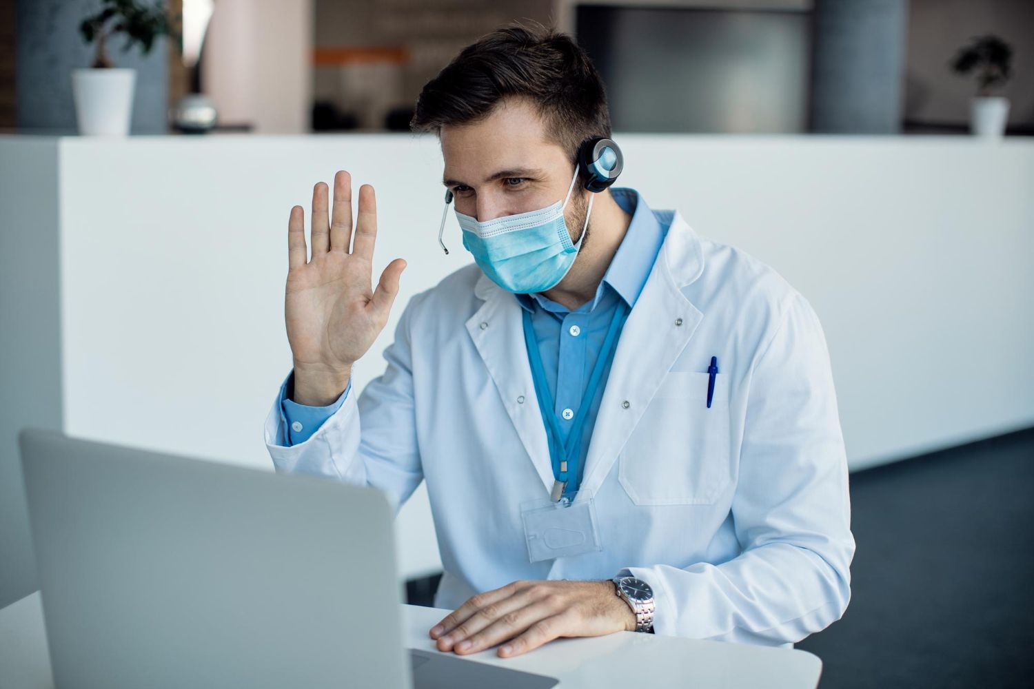 AI medical scribe workflow inside EHR for healthcare providers in the United States. Step-by-step AI medical scribe process improving clinical documentation efficiency.