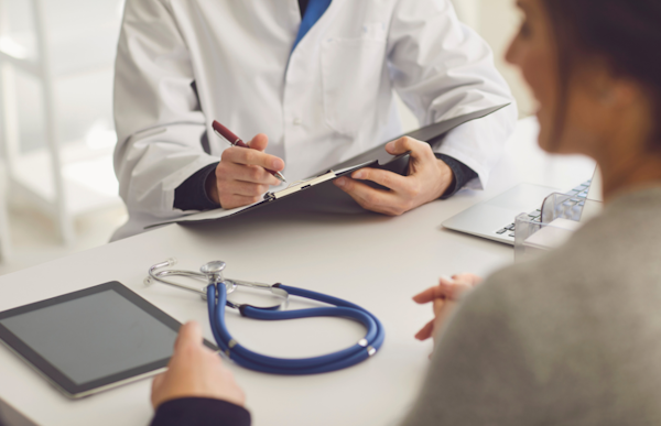 AI medical scribe workflow inside EHR for healthcare providers in the United States. Step-by-step AI medical scribe process improving clinical documentation efficiency.