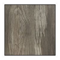 Un gros plan d'un morceau de bois sur fond blanc.