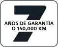 Insignia de garantía en blanco y negro con un gran 7 y el texto “AÑOS DE GARANTÍA O 150,000 KM”