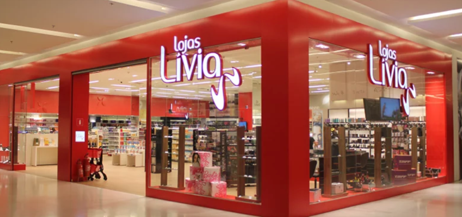 Uma loja livia está localizada em um shopping.