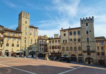 Clicca e Prenota il tuo tour a piedi di Arezzo