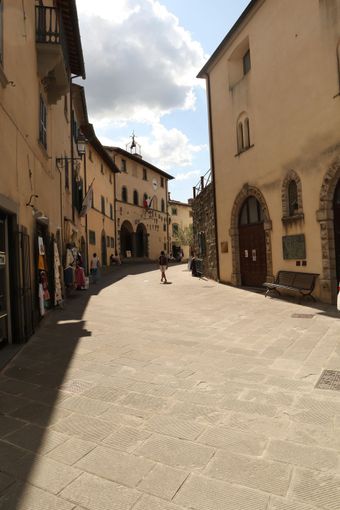 Clicca e Prenota il tuo tour a piedi di Cortona