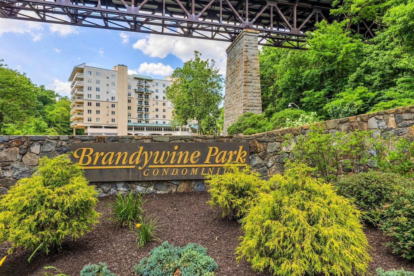 1704 N Park Dr