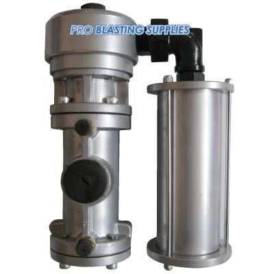 Metal blasting equipment with cylindrical tank and hoses on a white background