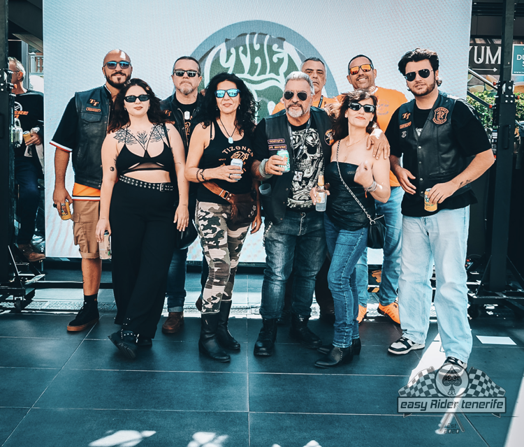 A group of people standing in front of a sign that says um