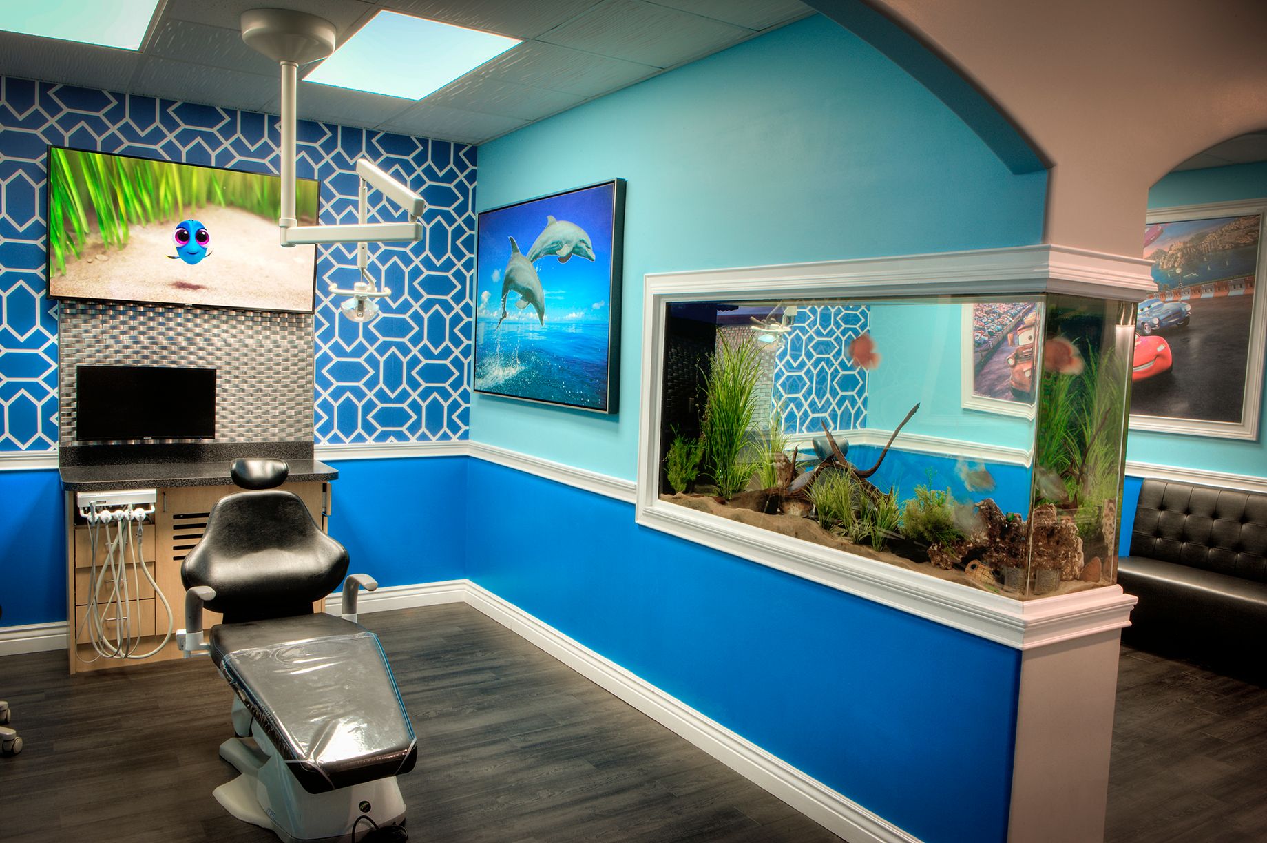 Aqua Dental and Orthodontics in Duncanville, TX. A dental office with a dental chair and an aquarium.
