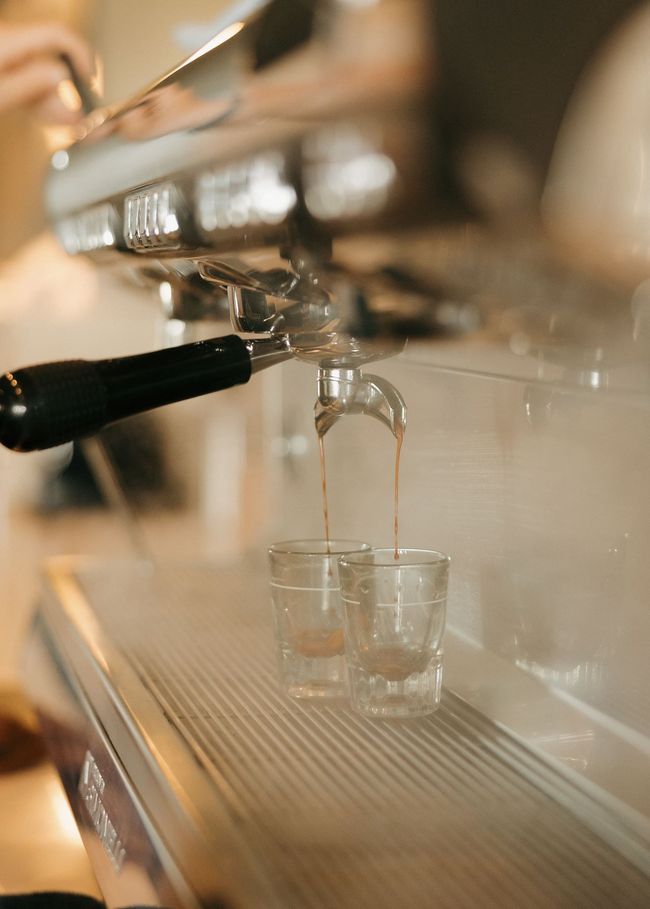 Pulling espresso shot