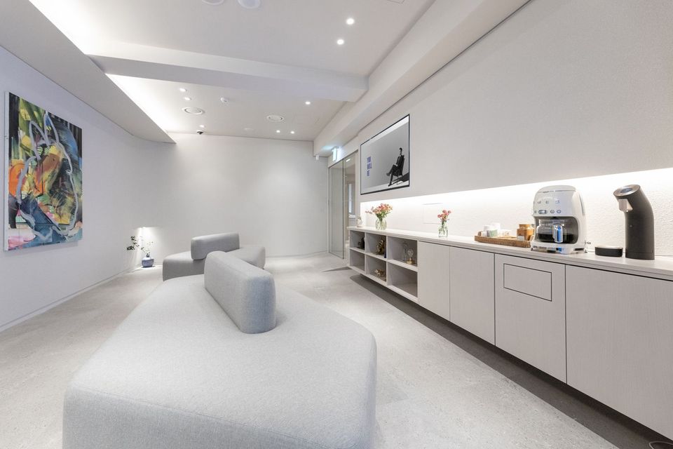 The bright patient lounge at Will Be Plastic Surgery
