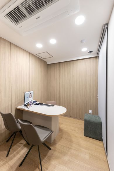 Private consultation room where Dr. Kim meets every patient