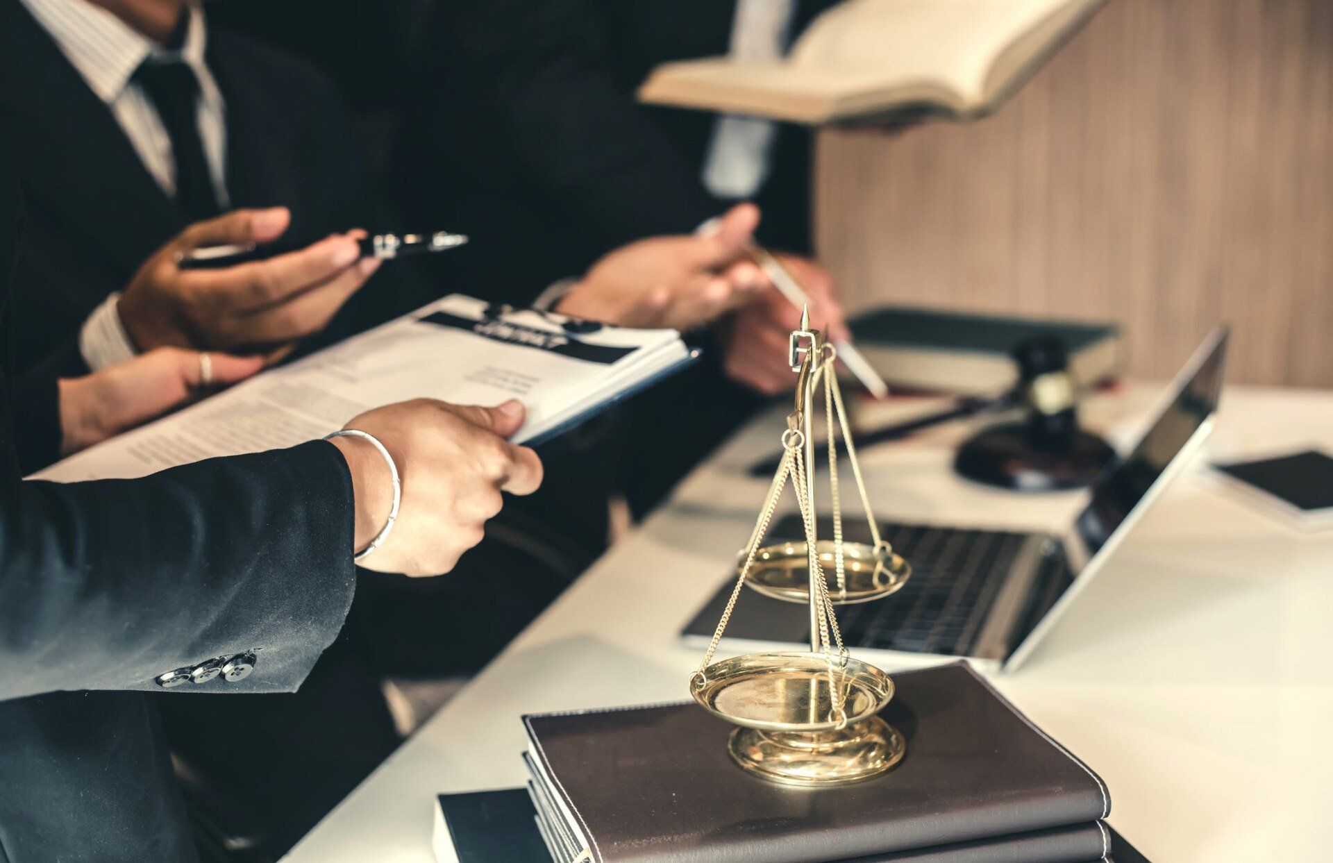 Business lawyer team | Eastern Melbourne, VIC | Williams & Lay Lawyers