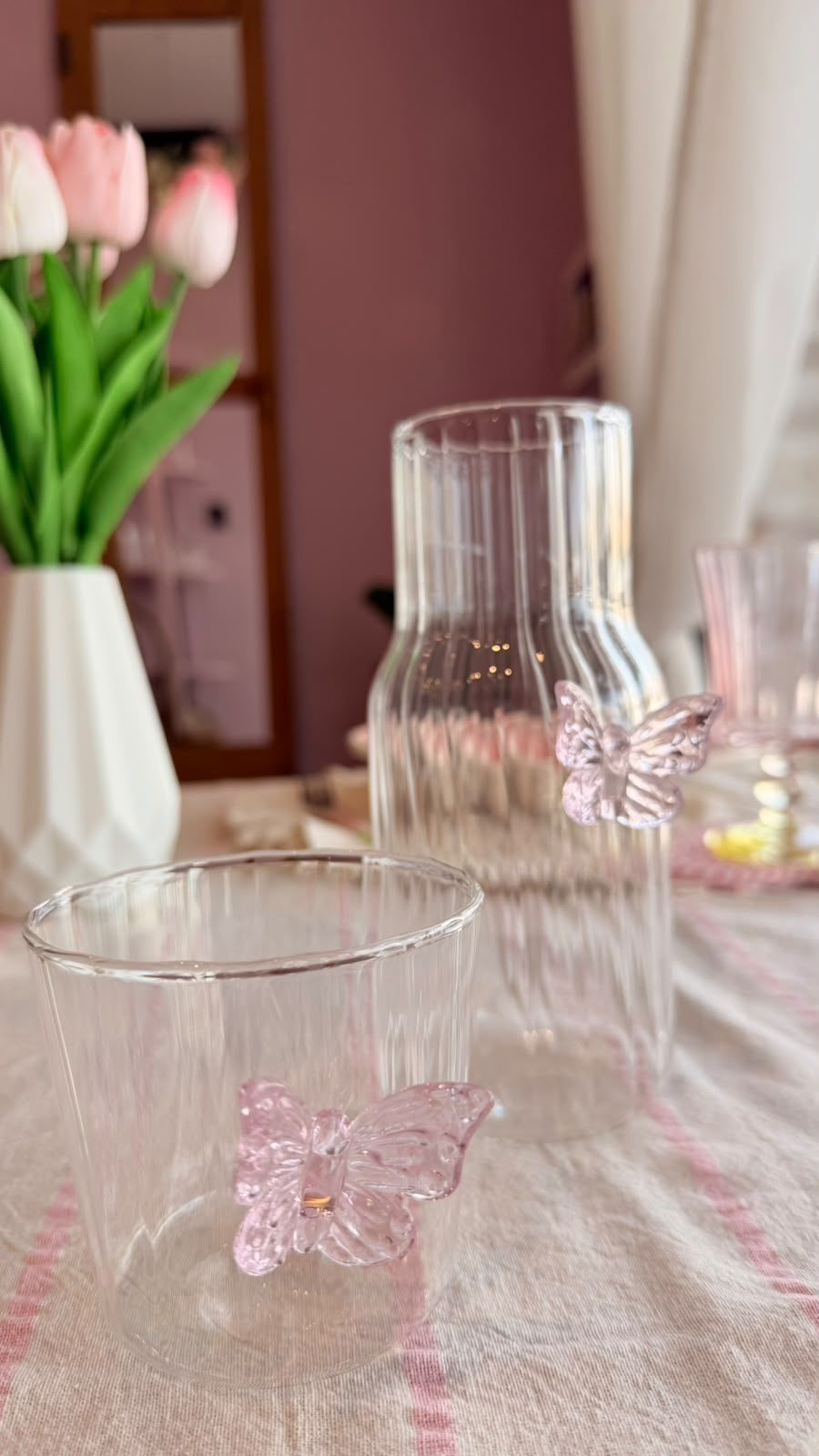 botella con vaso mariposa