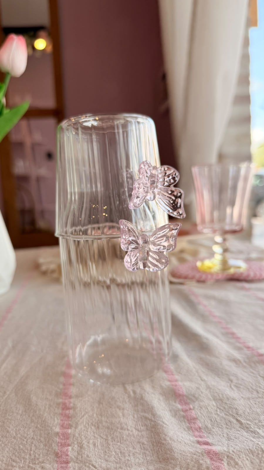 botella con vaso mariposa