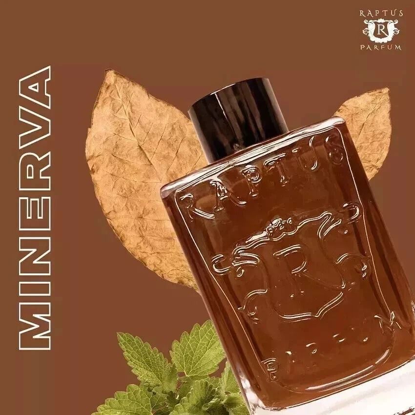 Flacone di profumo marrone con foglie su sfondo marrone, etichetta