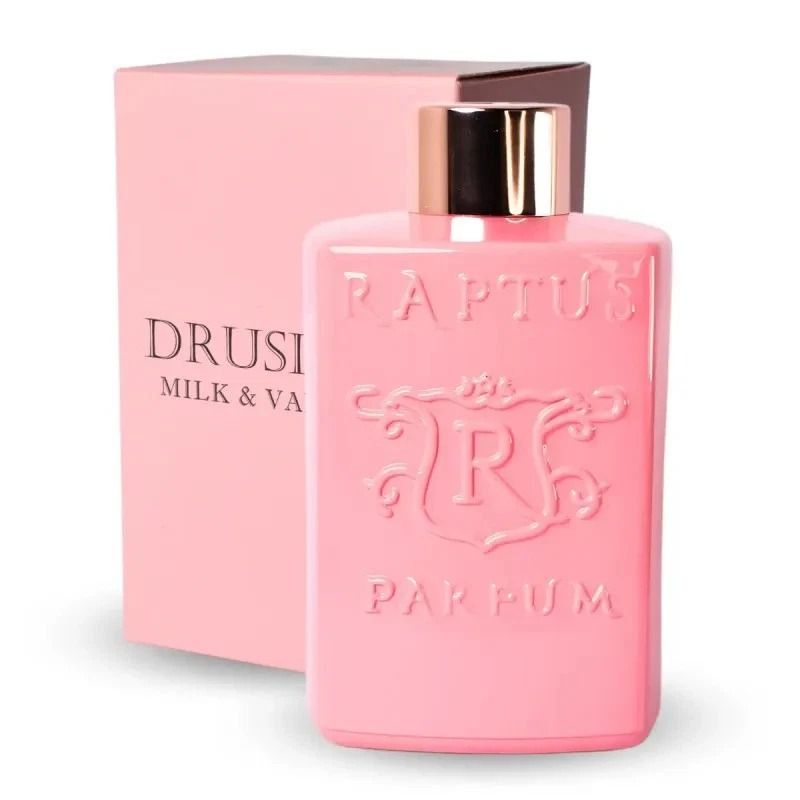 Flacone di profumo rosa con tappo dorato davanti a una scatola rosa abbinata.