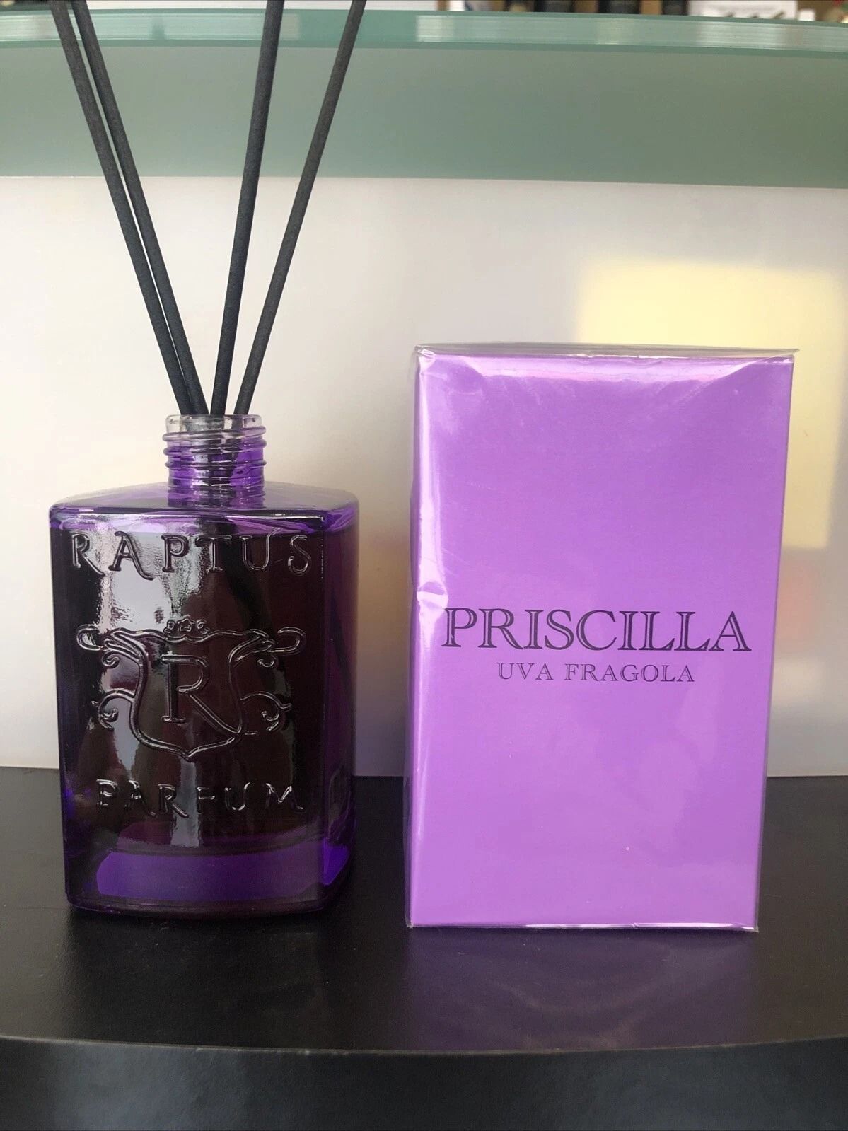 Diffusore a bastoncini viola e scatola coordinata con l'etichetta