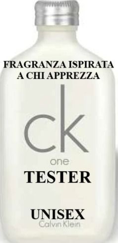 Flacone tester di Calvin Klein CK One con la scritta “fragranza ispirata” e “unisex”.