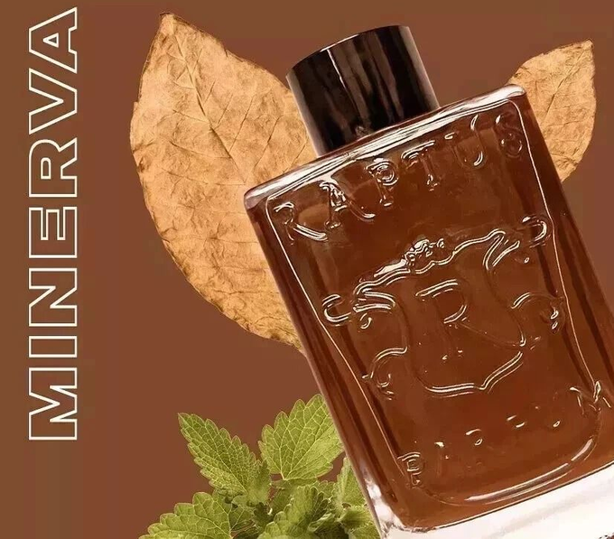 Flacone di profumo marrone con foglie di menta, foglie color cuoio e la scritta verticale