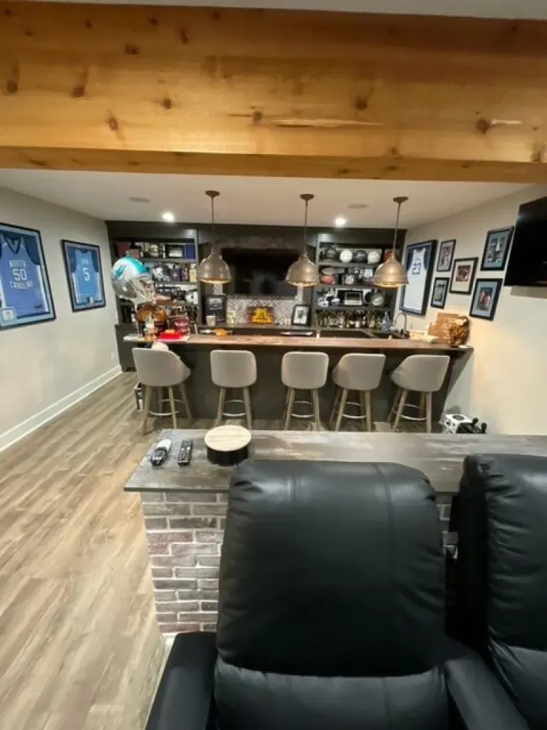 There is a bar in the middle of the room.