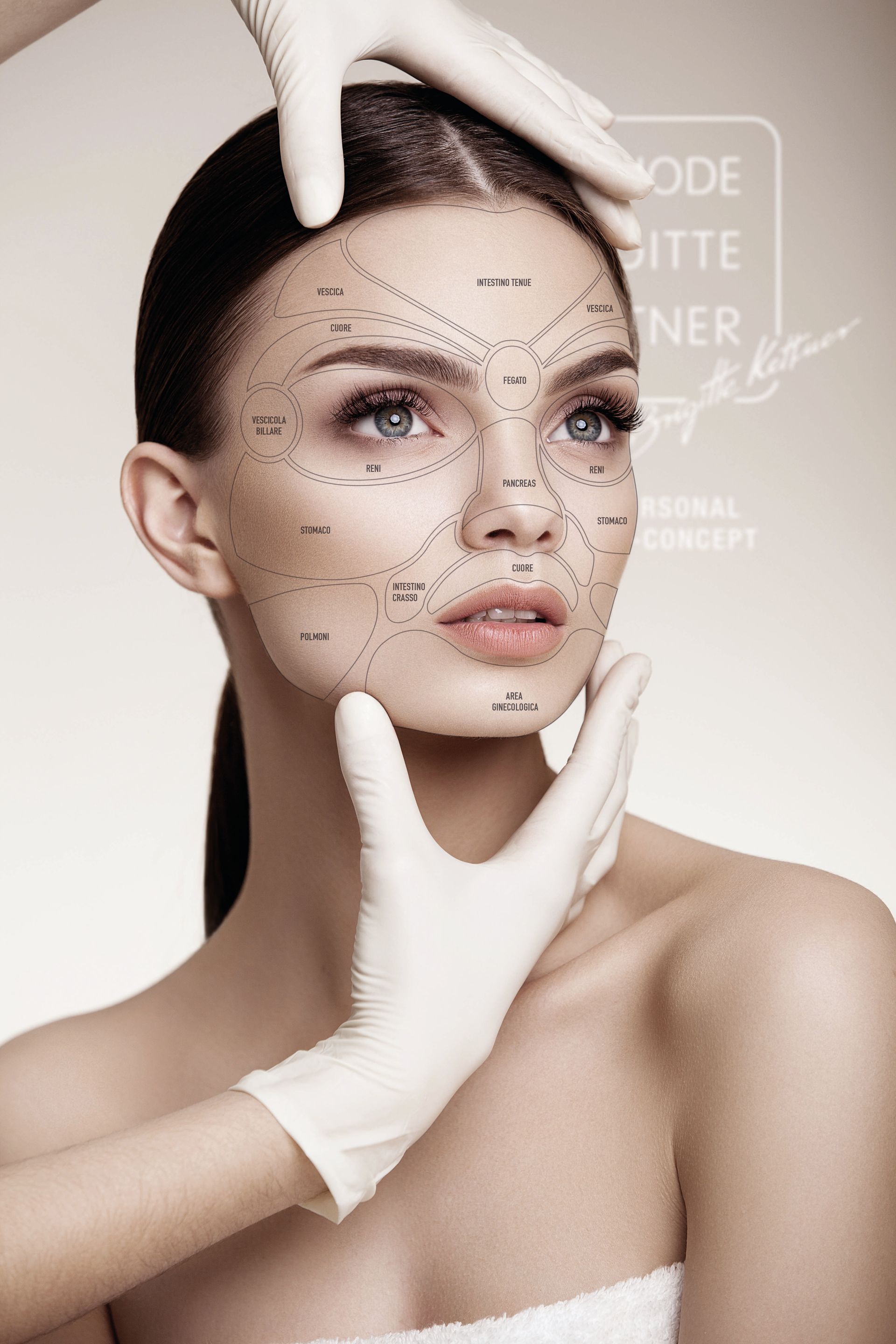 Donna durante trattamento viso mirato metodo brigitte kettner trattamento viso mirato metodo brigitte kettner