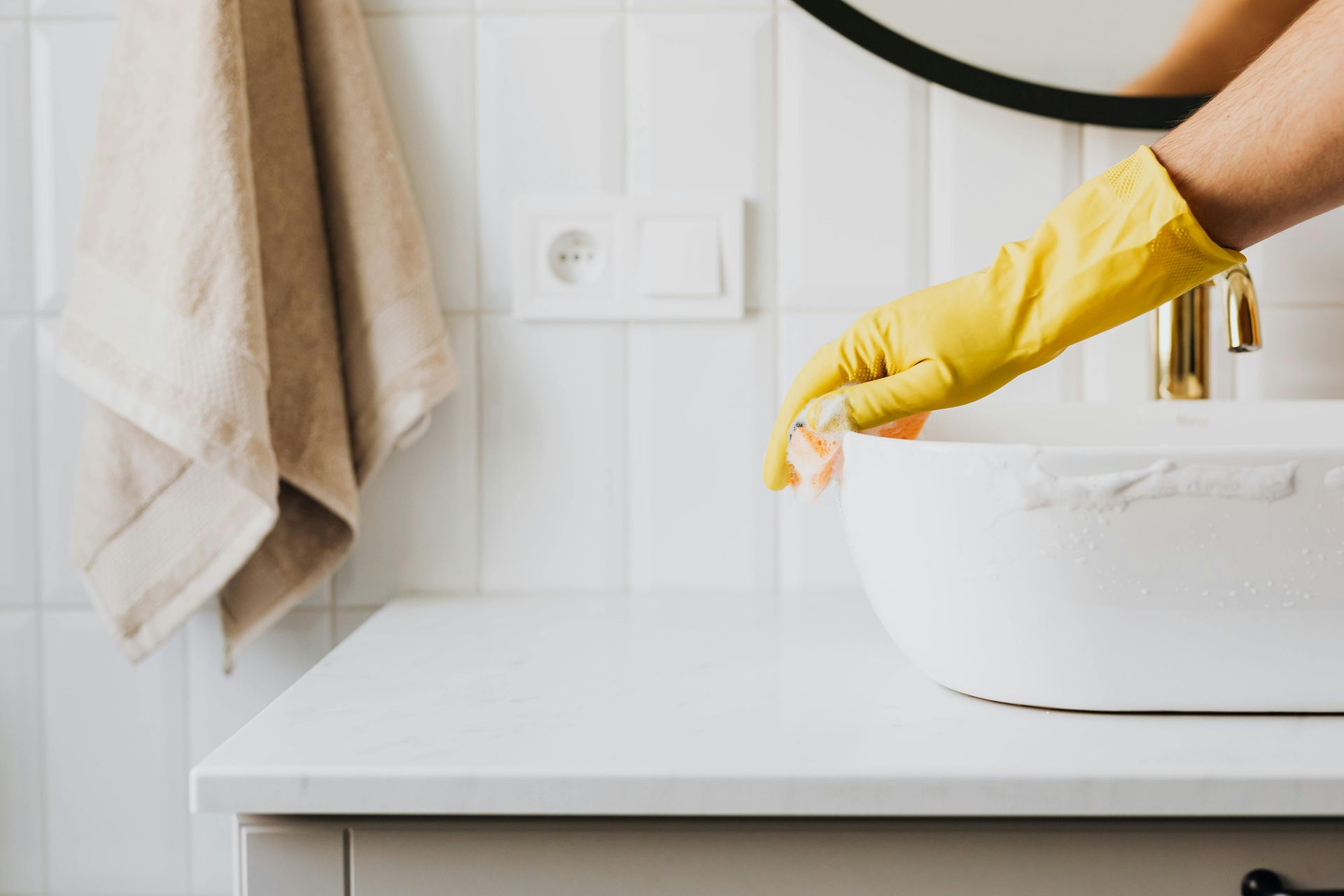 Professional cleaning service preparing a home for sale, highlighting reliable real estate industry partners.