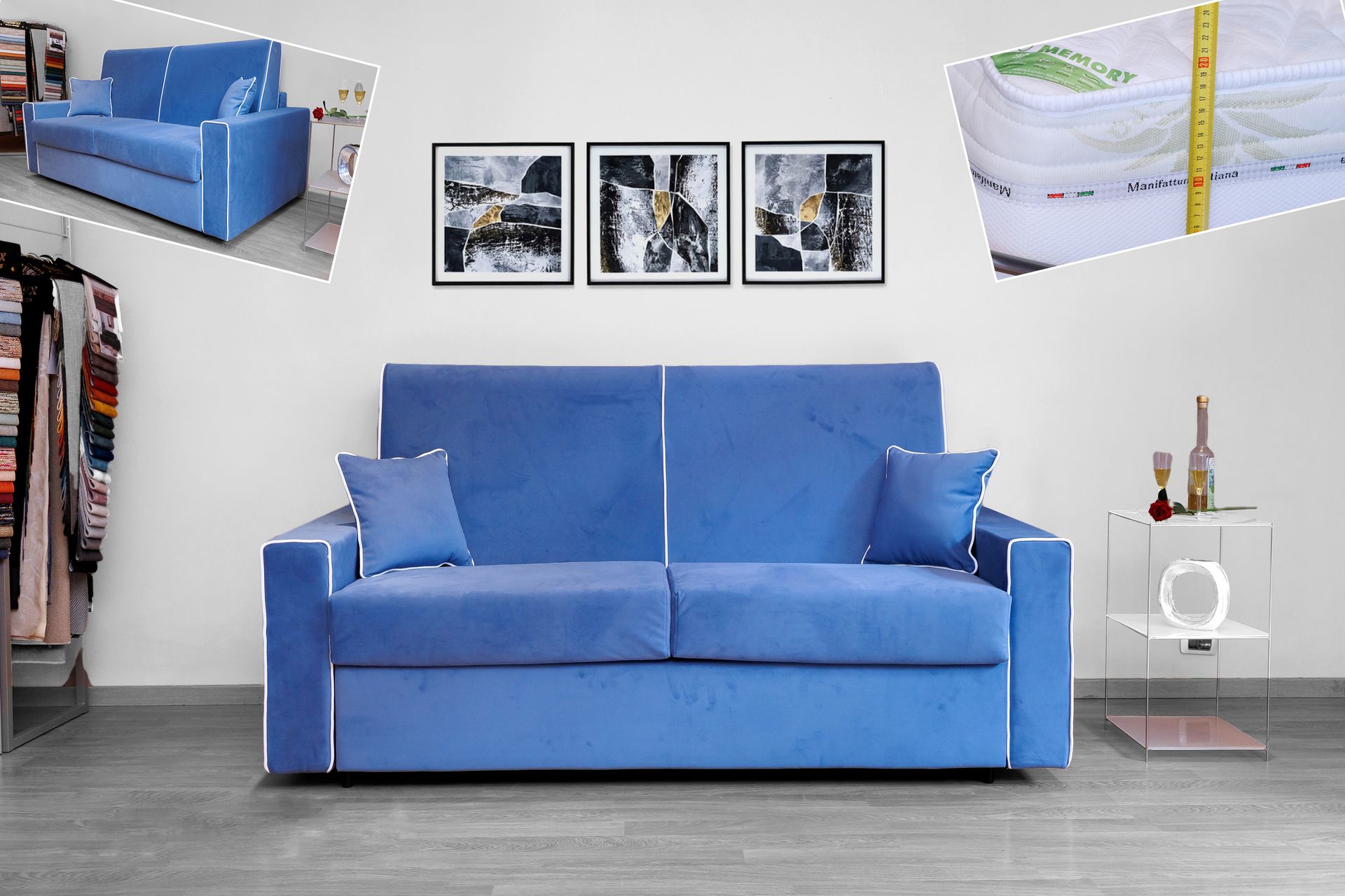Un divano blu è appoggiato di fronte a un muro bianco